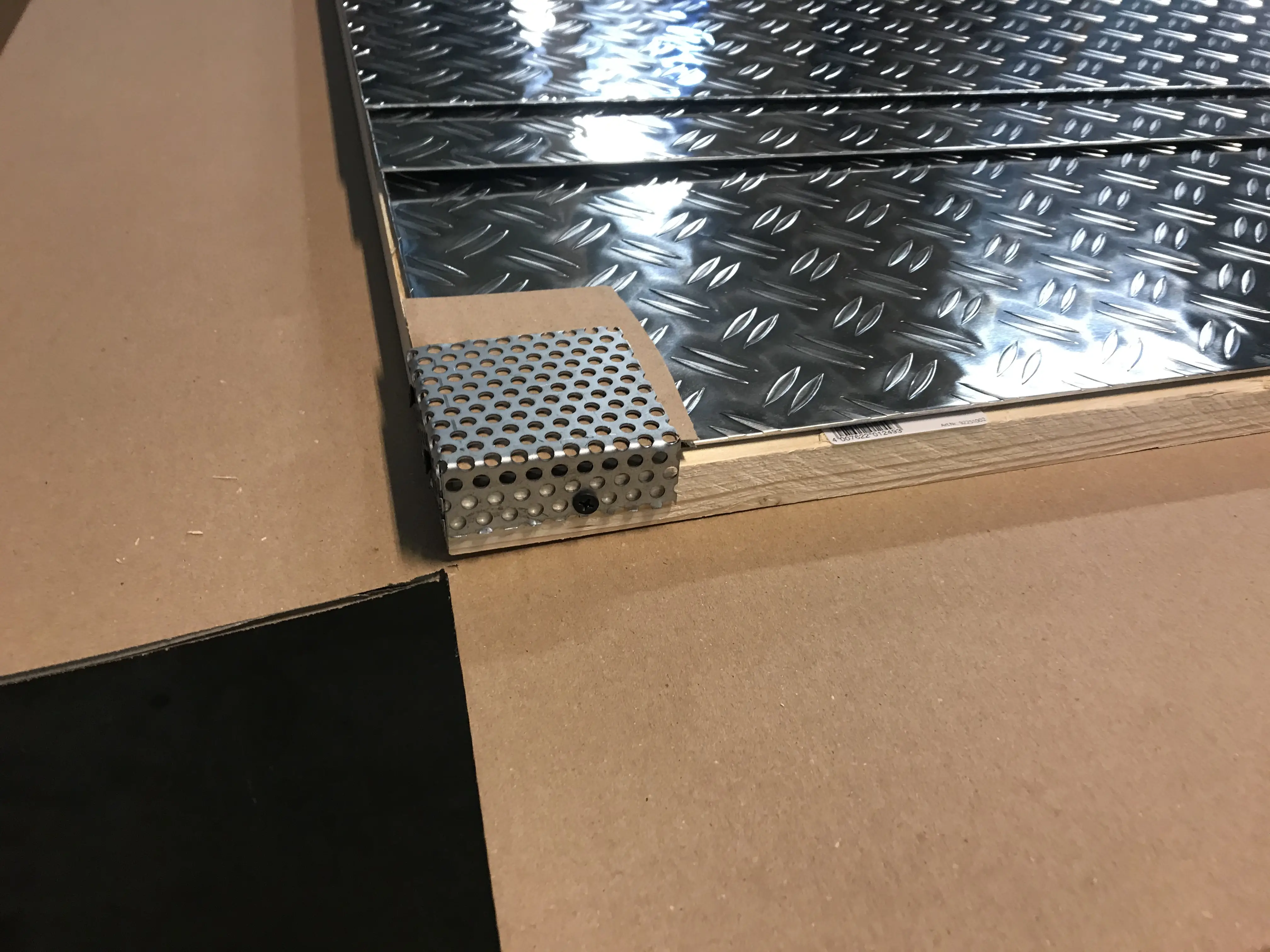 Alublech im Holzrahmen zur Verpackung