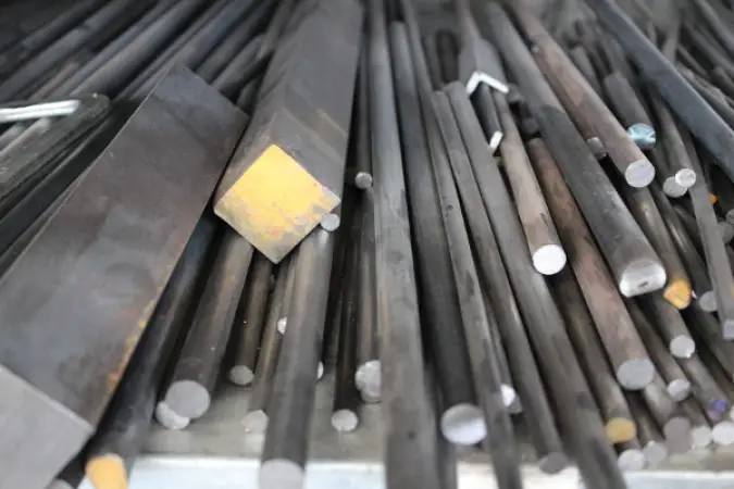 Reststücke Stahl - Vollmaterial rund und vierkantige