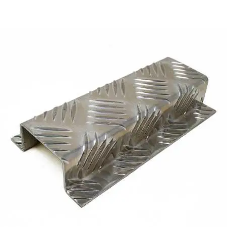 Hutprofil aus 2,5 / 4,0 mm Aluminium Riffelblech Quintett