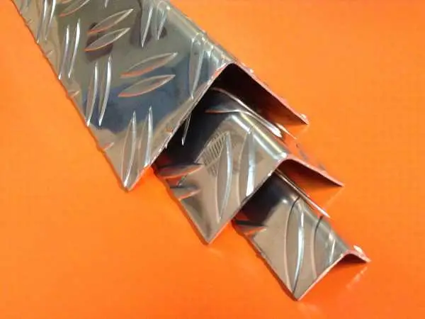 L-Profil 30x30x1000mm aus Alu-Riffelblech mit Sichtseite außen, handgekantet!