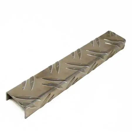 U-Profile aus Aluminium-Tränenblech, Duett-Prägung 1,5/2 mm, Sichtseite außen, handgekantet!