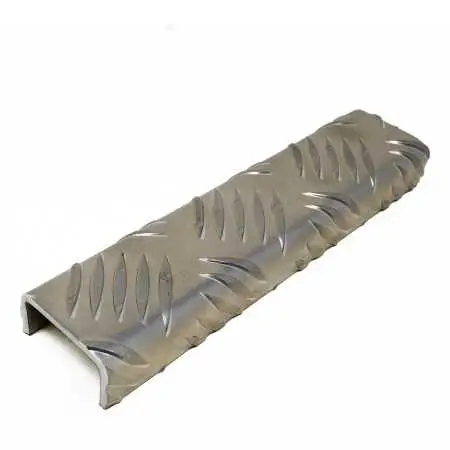 U-Profile aus Aluminium-Tränenblech, Sichtseite außen, handgekantet! 3,5/5,0 mm Quintett-Prägung