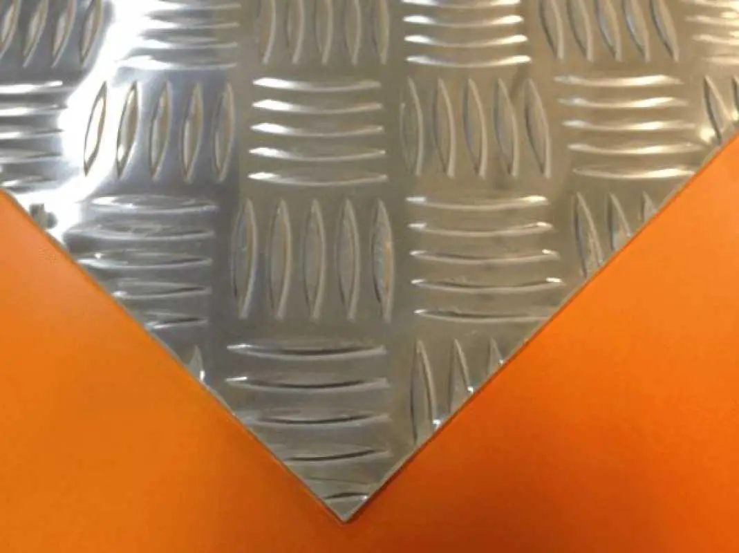 Aluminium Riffelblech, 5,0/6,5 mm stark, Quintett-Prägung.