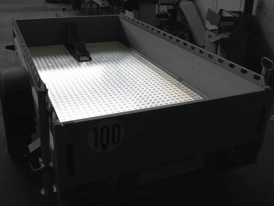 Ihr neuer Anhängerboden auf Maß