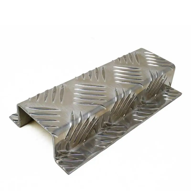 Hutprofil aus 2,5 / 4,0 mm Aluminium Riffelblech Quintett