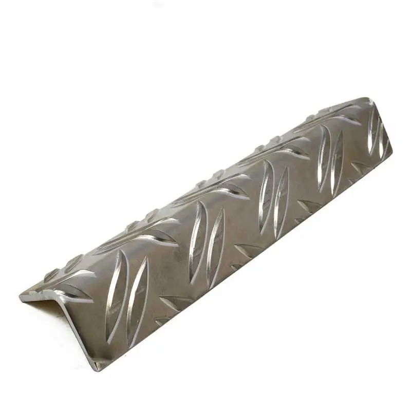 L-Profile aus Alu-Riffelblech mit Duett-Prägung 2,5/4 mm, Sichtseite außen, handgekantet!