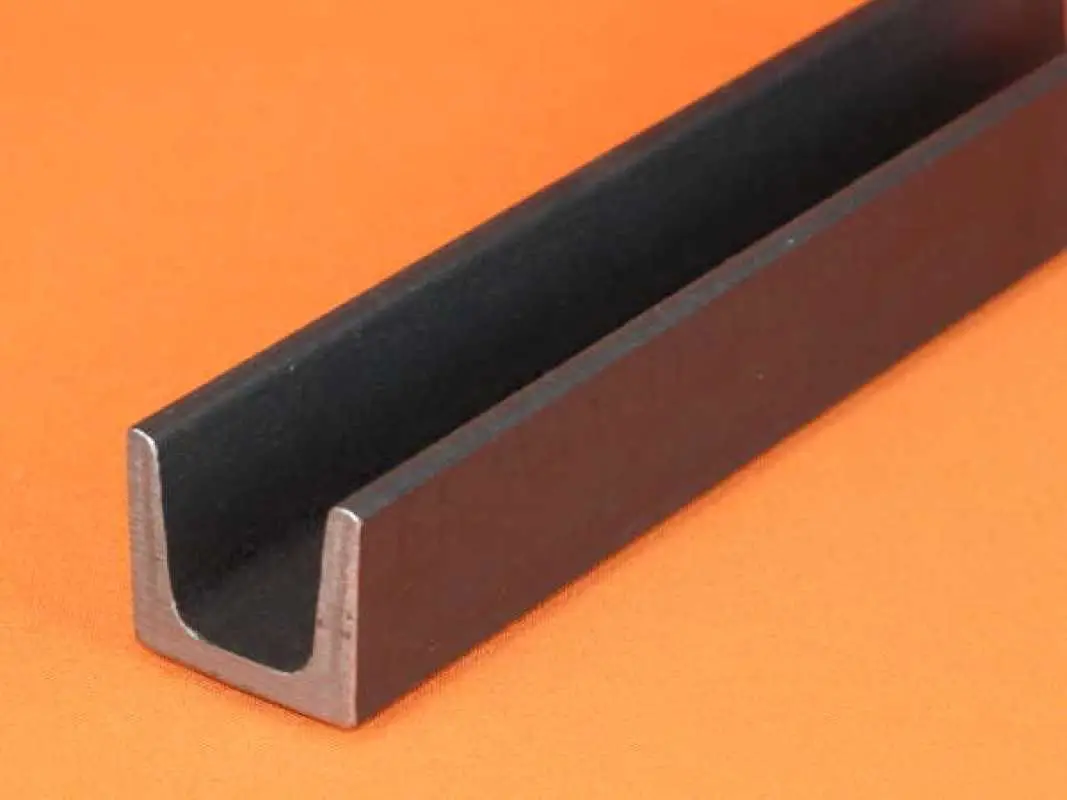 U-Profile aus S235JR in mehreren Ausführungen: breit oder normal hoch