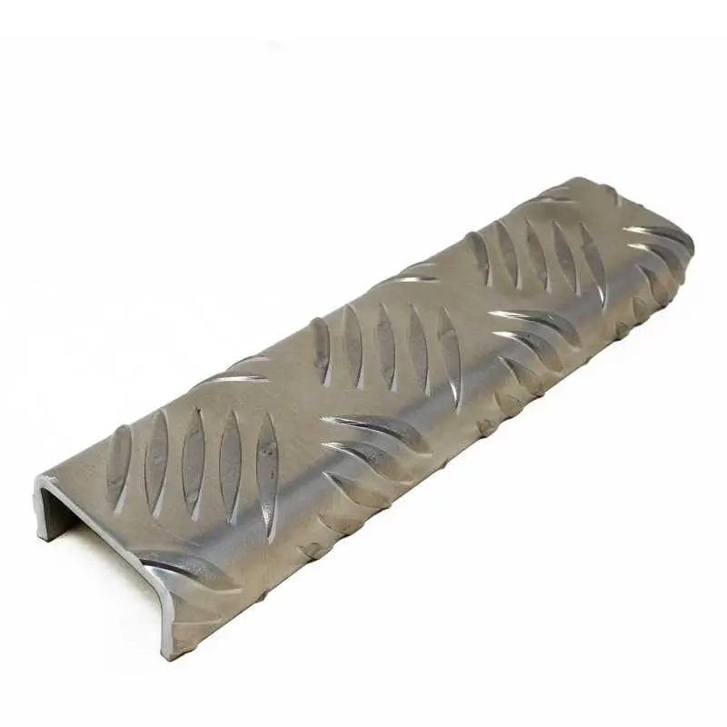 U-Profile aus Aluminium-Tränenblech, Sichtseite außen, handgekantet! 3,5/5,0 mm Quintett-Prägung